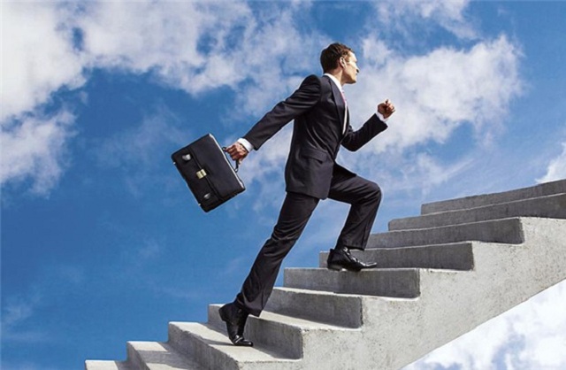 Nằm mơ thấy cầu thang là điều báo gì, đánh con gì?